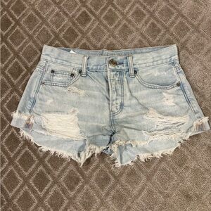 American Eagle light wash ripped jean shorts. Size 2. Very good condition!